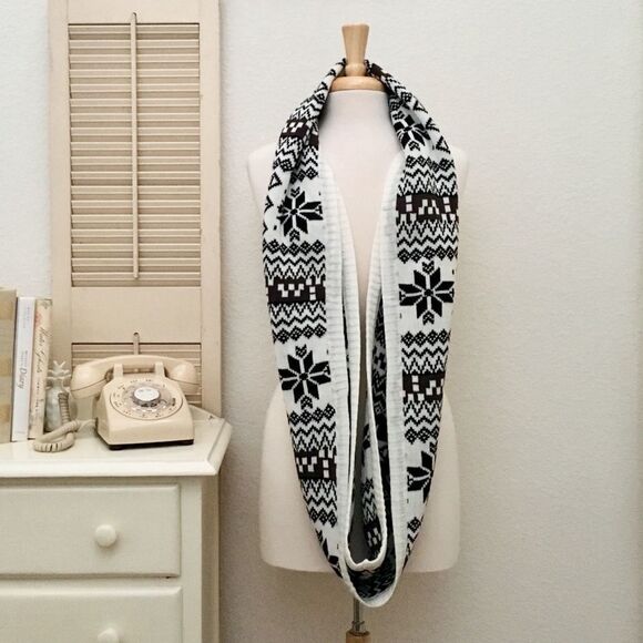 Evelyn K Nordic Print Sweater Knit Infinity Scarf, NEW - Picture 3 of 5